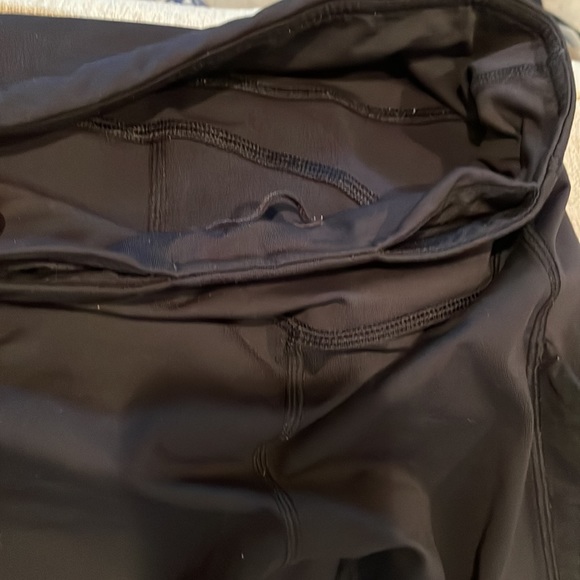 Lululemon size 4 black full length leggings - Picture 8 of 8